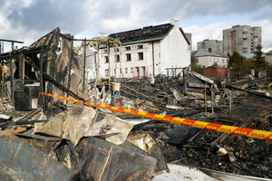 Milžiniškas naktinis gaisras Vilniuje sunaikino ūkininkų turgų