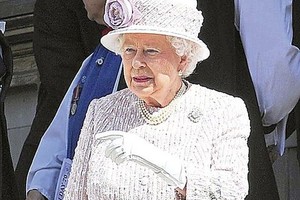 Beveik 90 metų britų karalienė vis dar žvitri: kur paslaptis?