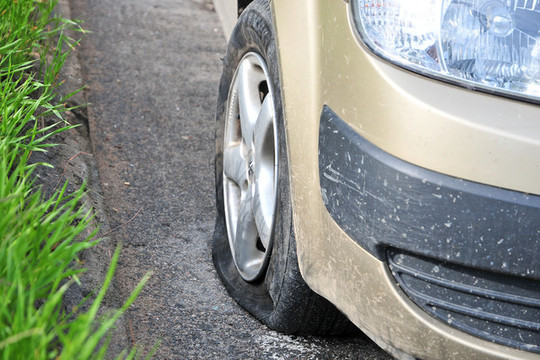 Kaimo kelyje – kliūtys vairuotojams