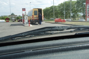 Ką reiškia šie mokyklinio autobuso vairuotojo veiksmai?
