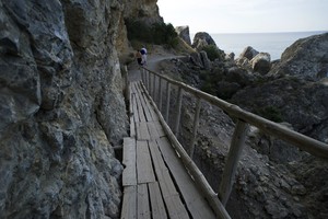 Rusijoje paaugliai nuo tilto numetė benamį