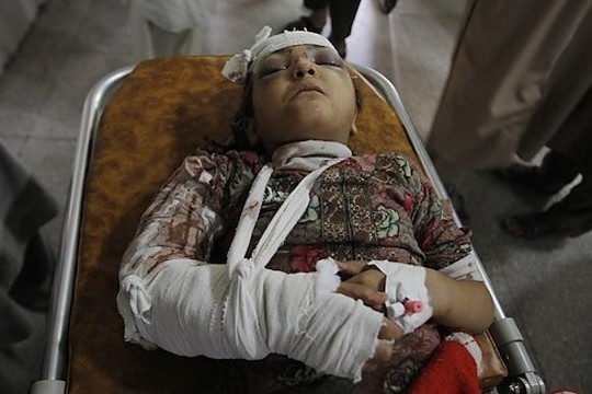 Po Pietų Aziją sukrėtusio žemės drebėjimo ieškoma gyvųjų