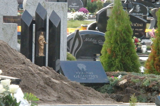 Klaipėdoje iškastas nužudyto jaunuolio kapas. Palaikus ekshumuos