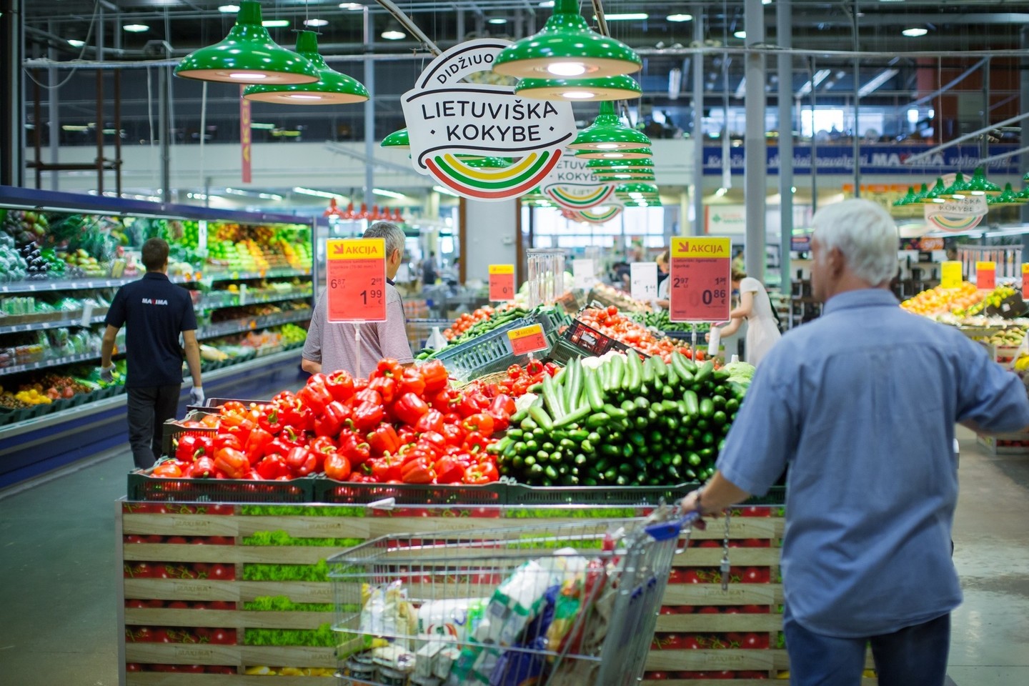 Prekybos tinklo „Maxima“ parduotuvių šviežio maisto skyriuose lietuviškų prekių vidurkis siekia 71 proc.<br>lrytas.lt nuotr.