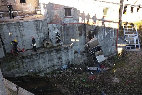 Neįtikėtinas „Audi 80“ skrydis per Vokės upę