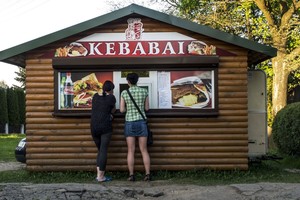 Emigrantas: Lietuvoje liko tik skudurų pardavėjos ir supuvę BMW