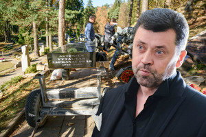 Pagaliau pajudėjo Vytauto Šapranausko paminklo darbai