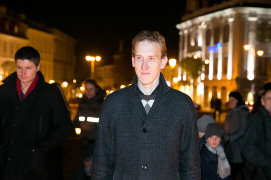 Po ilgos tylos Minedas sugrįžo į viešumą: uždegė žvakutę vaikams