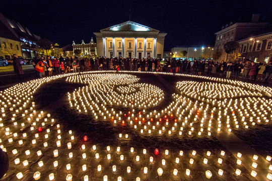 Miestų aikštėse suplazdėjo žvakelės abortų nužudytiems vaikams