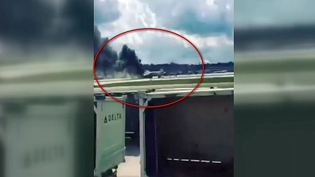 Floridoje užsiliepsnojo lėktuvas, yra sužeistų