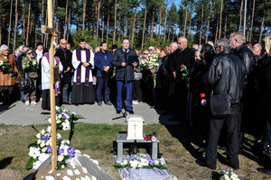 Plojimai ir dainos prie kapo – nauja mada ar baisi nuodėmė?