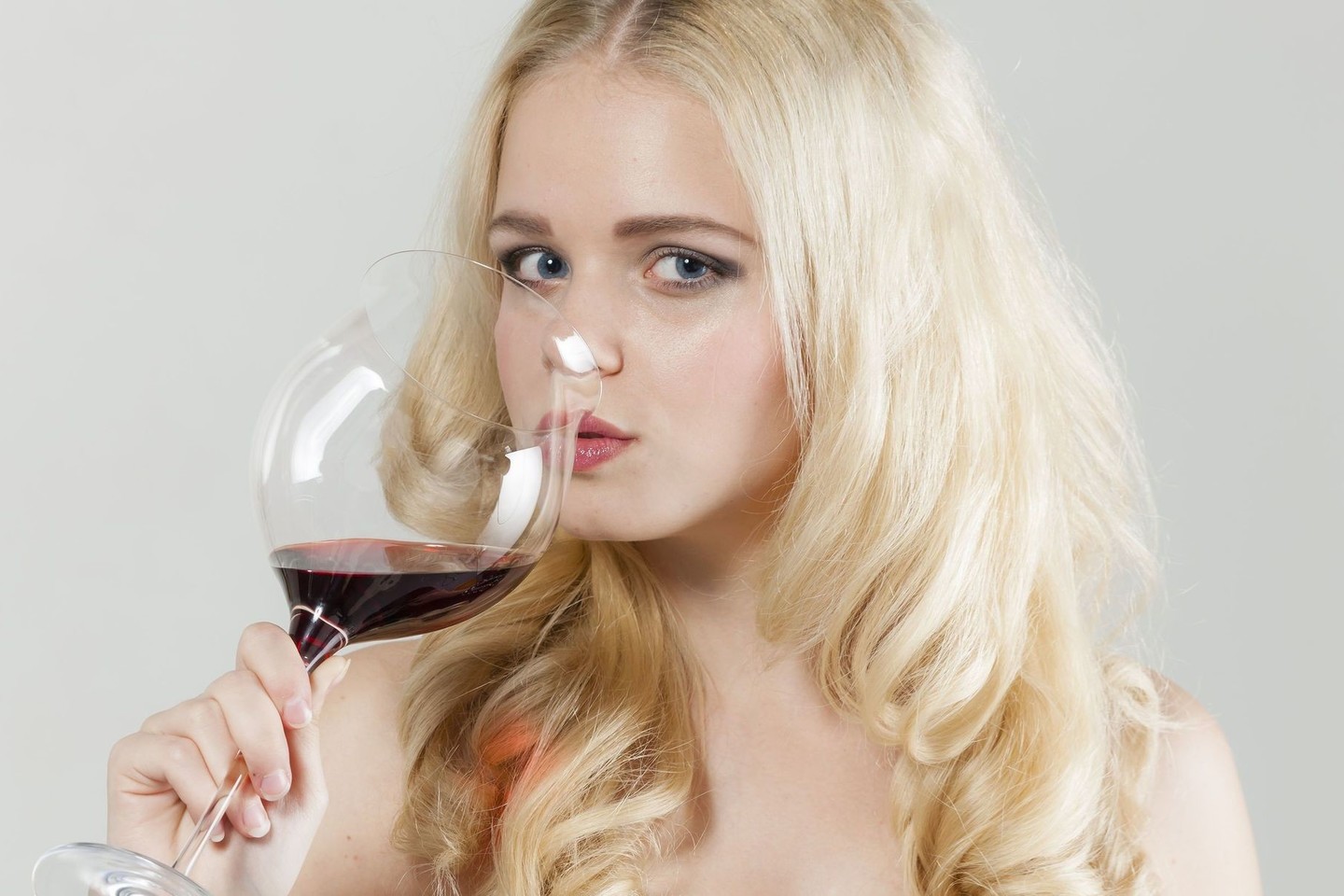 Vynui pirmenybę teikia emocingos, aistringos prigimties moterys.<br>123rf nuotr.
