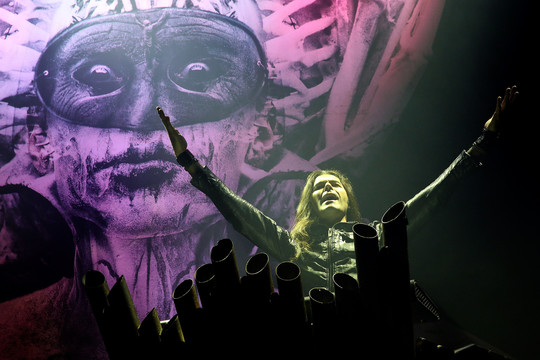 Metalo gerbėjai iš kapinių skubėjo į tamsų „Moonspell“ šou
