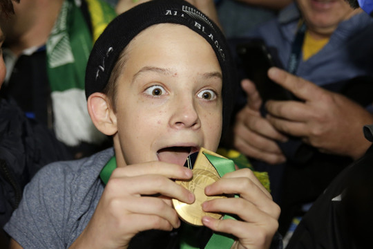 Pasaulio čempiono dosnumas: berniukui atidavė aukso medalį