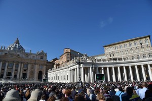 Dėl dokumentų nutekinimo sulaikyti du Vatikano komisijos nariai