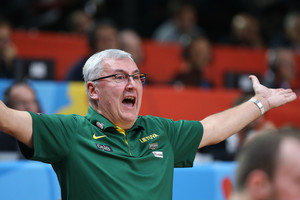 Treneris Jonas Kazlauskas su krepšinio rinktine nesiskirs