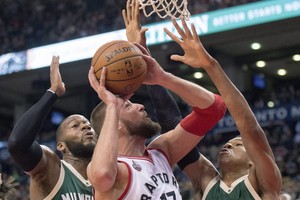 Aštrus J. Valančiūnas atvedė „Raptors“ į pergalę