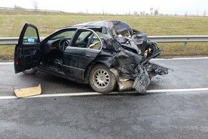 Šiurpus BMW susidūrimas su vilkiku: vienas žuvęs, du sužeisti
