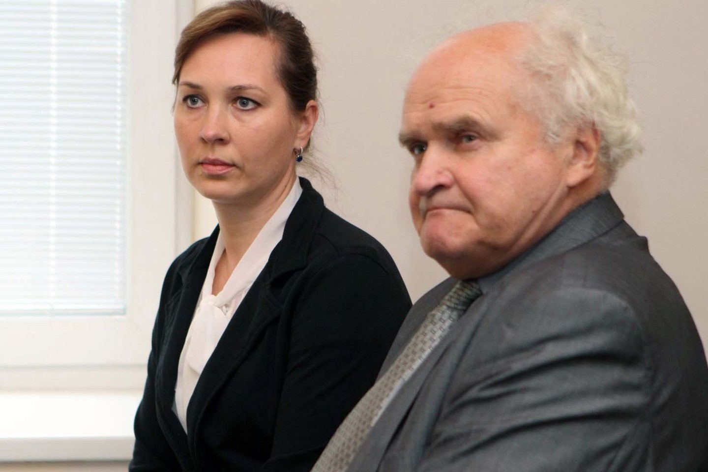 Teisme dalyvavo ir mokyklos direktorius. Jis apgailestavo, kad mokykla dėl sekso skandalo neteko aukšto lygio lituanistės.