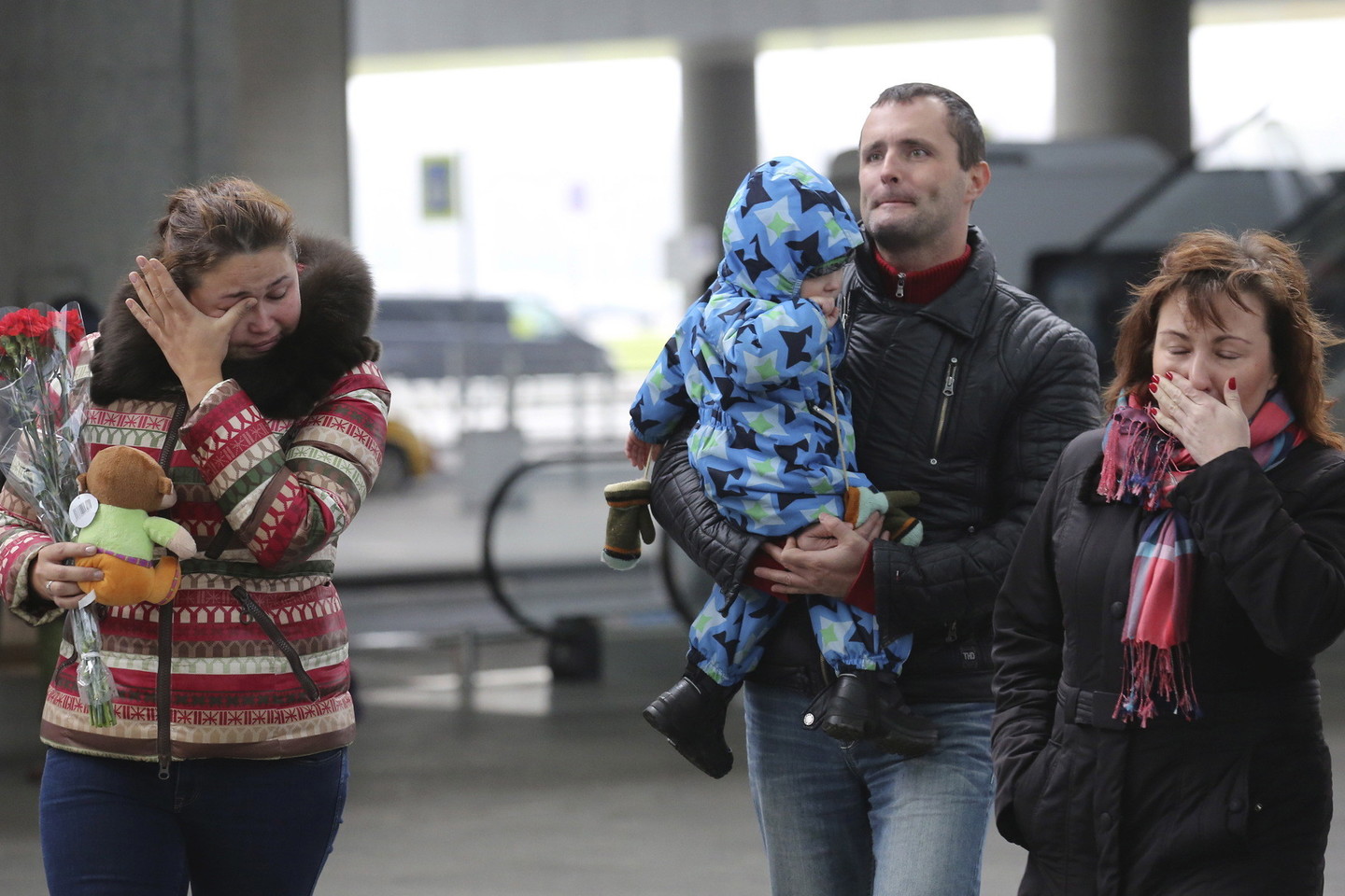 Dauguma rusų nesmerkia V.Putino pasyvumo po šios tragedijos.<br>Reuters / Scanpix nuotr.