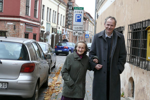 90 metų sulaukusi iliustratorė Taida Balčiūnienė ištikima knygai