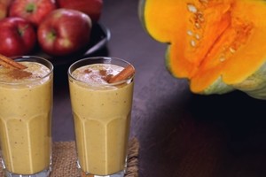 Rudenišku pyragu kvepiantis kokteilis – vitaminų bomba stiklinėje