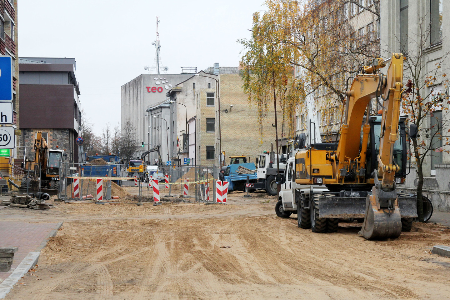 Beveik pusė visų Šiaulių miesto gatvių sutvarkymui reikiamų lėšų – du su puse milijono eurų (8,7 mln. litų) – Šiauliuose bus skirta miesto centre esančios Dvaro gatvės atkarpos rekonstrukcijai.<br>R.Vitkaus nuotr.