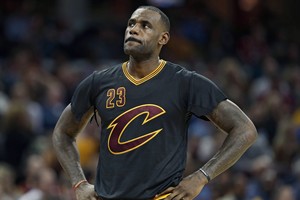 NBA šou: Karalius plėšė aprangą, o „Spurs“ pražudė „burtininkas“