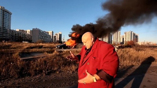 Garsus Rusijos muzikantas padegė savo BMW