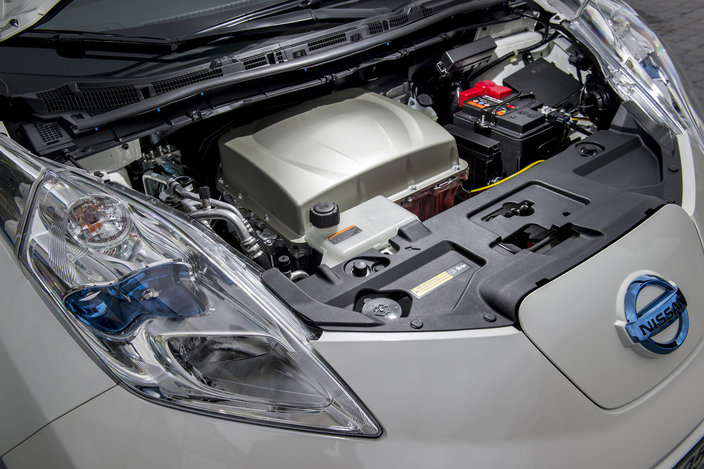 Elektromobilis aprūpintas visa komforto įranga, naudojama ir tradiciniais degalais varomuose automobiliuose.<br>Gamintojo nuotr.