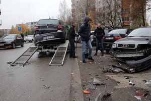 Dar vienas liūdnas BMW šou – Kaune 18-metis rėžėsi į 6 mašinas