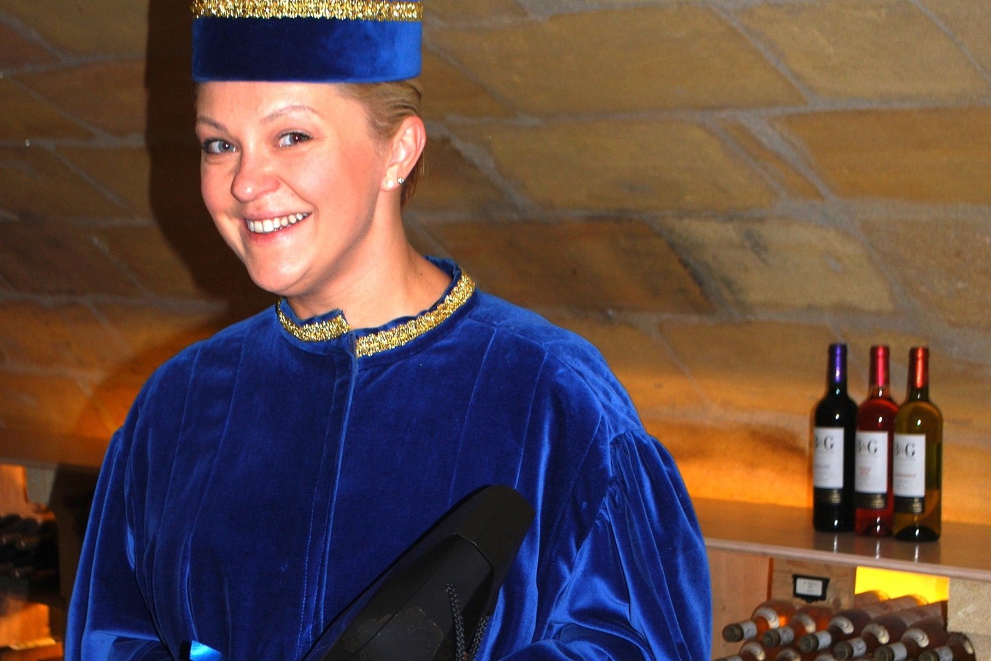 A.Grigaliūnienei buvo įteiktas simbolinis „Chateau Magnol“ vyno ir maisto derinimo akademijos diplomas.<br>A.Merkienės nuotr.