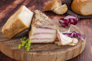 Vaistininkė atskleidė, kuo naudingi lašiniai