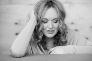 Ne vieną vyrų išdavystę patyrusi atlikėja nenustojo tikėti meile