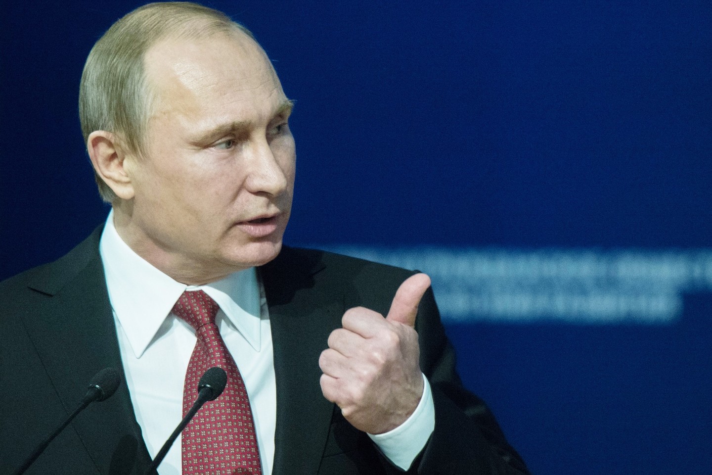 V.Putinas sakė „Match TV“, kad jis fiziškai aktyvus yra nuo 11 metų ir kad jis negali priversti kitus valdžios pareigūnus sekti jo pavyzdžiu.