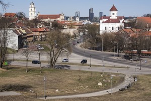 Pasižvalgymas anapus Vilniaus miesto gynybinės sienos – su knyga