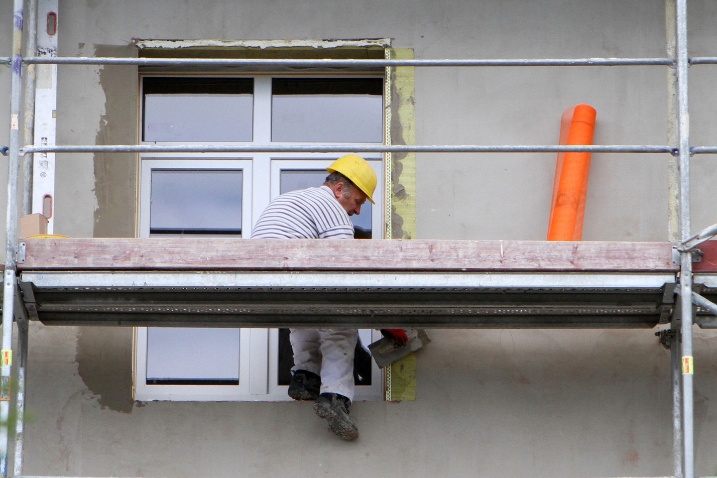 Statybų specialistai neretai yra linkę taikyti itin skirtingas bei savotiškas kainodaras, tad klientui sudėtinga palyginti gautas sąmatas ir nuspręsti, kuri geriausiai atitinka jo poreikius.<br>M.Patašiaus nuotr.