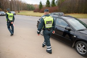 Priminė, kas gresia padangų nepasikeitusiems vairuotojams