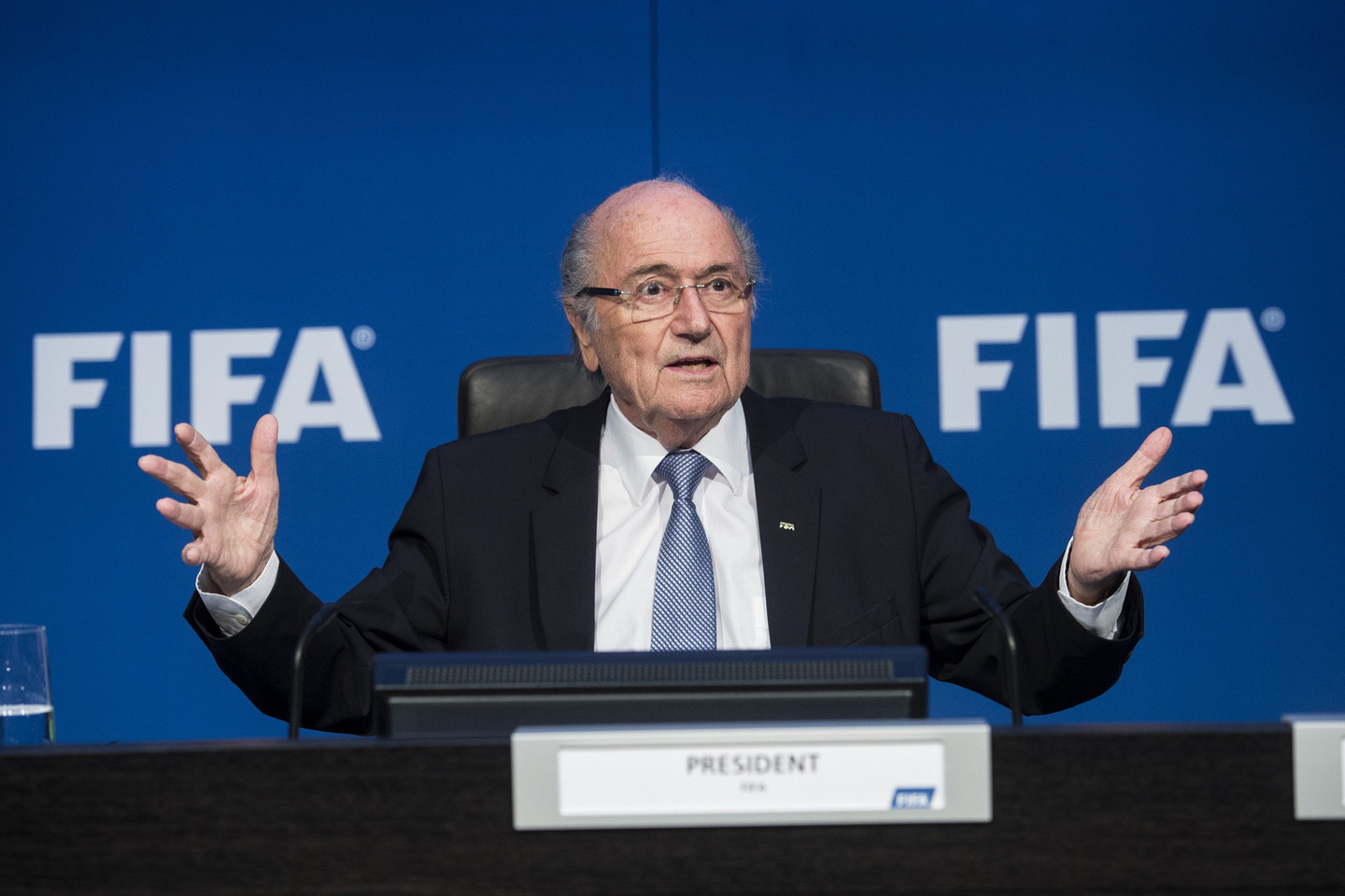 Į Seppo Blatterio vietą koandidatuoja penki žmonės – kol kas Michelio Platini kandidatūra neptavirtinta.