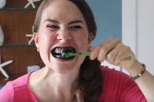 Pamatykite, kas bus, jei dantis išsivalyste anglimi