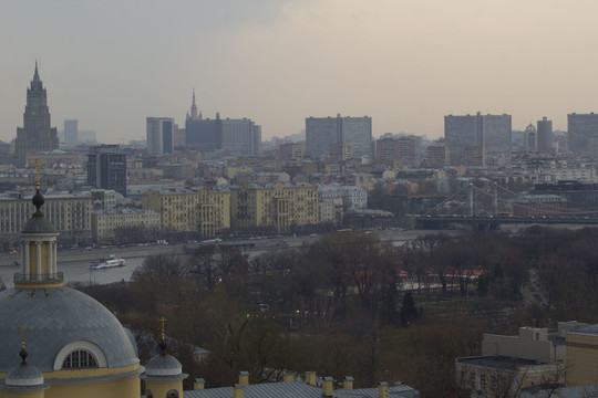 Maskvoje apie 20 kaukėtų vyrų nusiaubė uzbekų kavinę