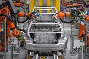 Naująjį BMW 7 įvertino už nematytos technologijos kėbulą