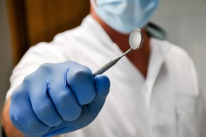 Odontologų rūmai kyla į kovą su odontologų savivaldos naikinimu