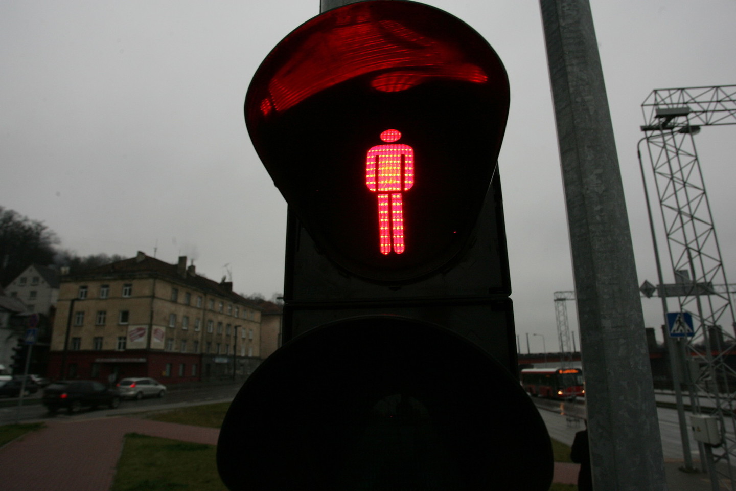 Ankstų rytą Vilniuje partrenktas per raudoną ėjęs pėsčiasis.<br>M.Patašiaus asociatyvi nuotr.