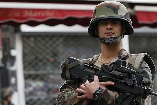 Reidas Paryžiuje baigėsi: sulaikyti septyni įtariami teroristai