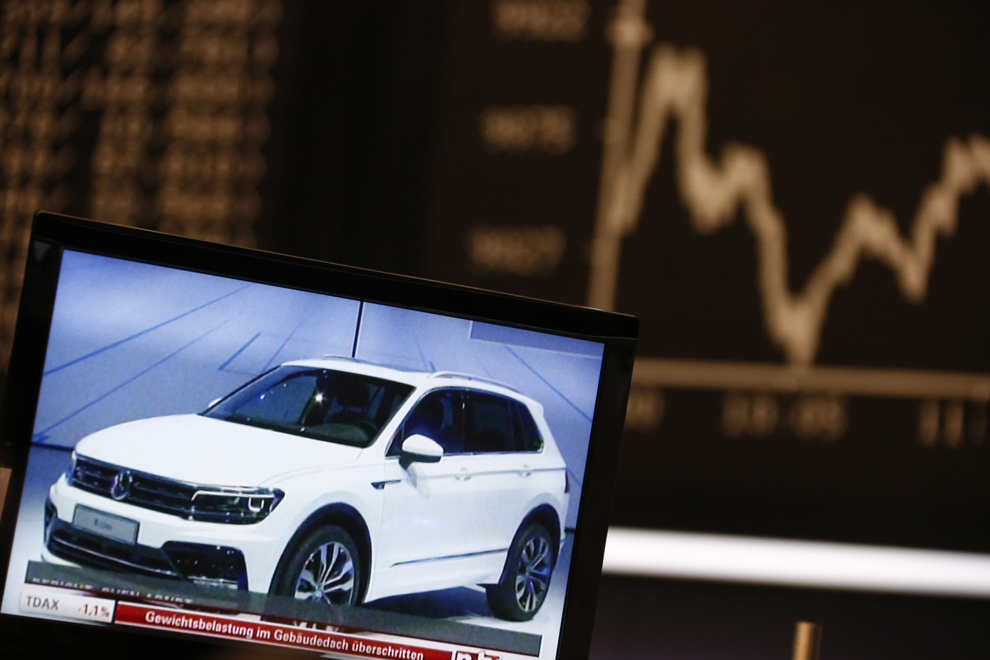 „Volkswagen“ bando išsiaiškinti, kas prisidėjo prie emisijų klastojimo įrangos kūrimo.<br>Reuters/Scanpix nuotr.