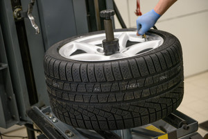 Kaip keičia padangas prabangiausiems: 5 tūkst. eurų – ne riba