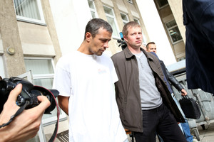 Nepilnametę bagažinėje sudeginę vyrai kalės iki gyvos galvos