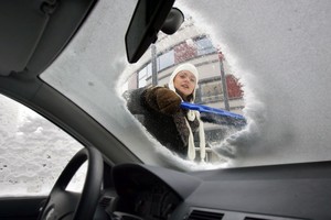 Patarimai vairuotojams: ką daryti iškritus pirmajam sniegui