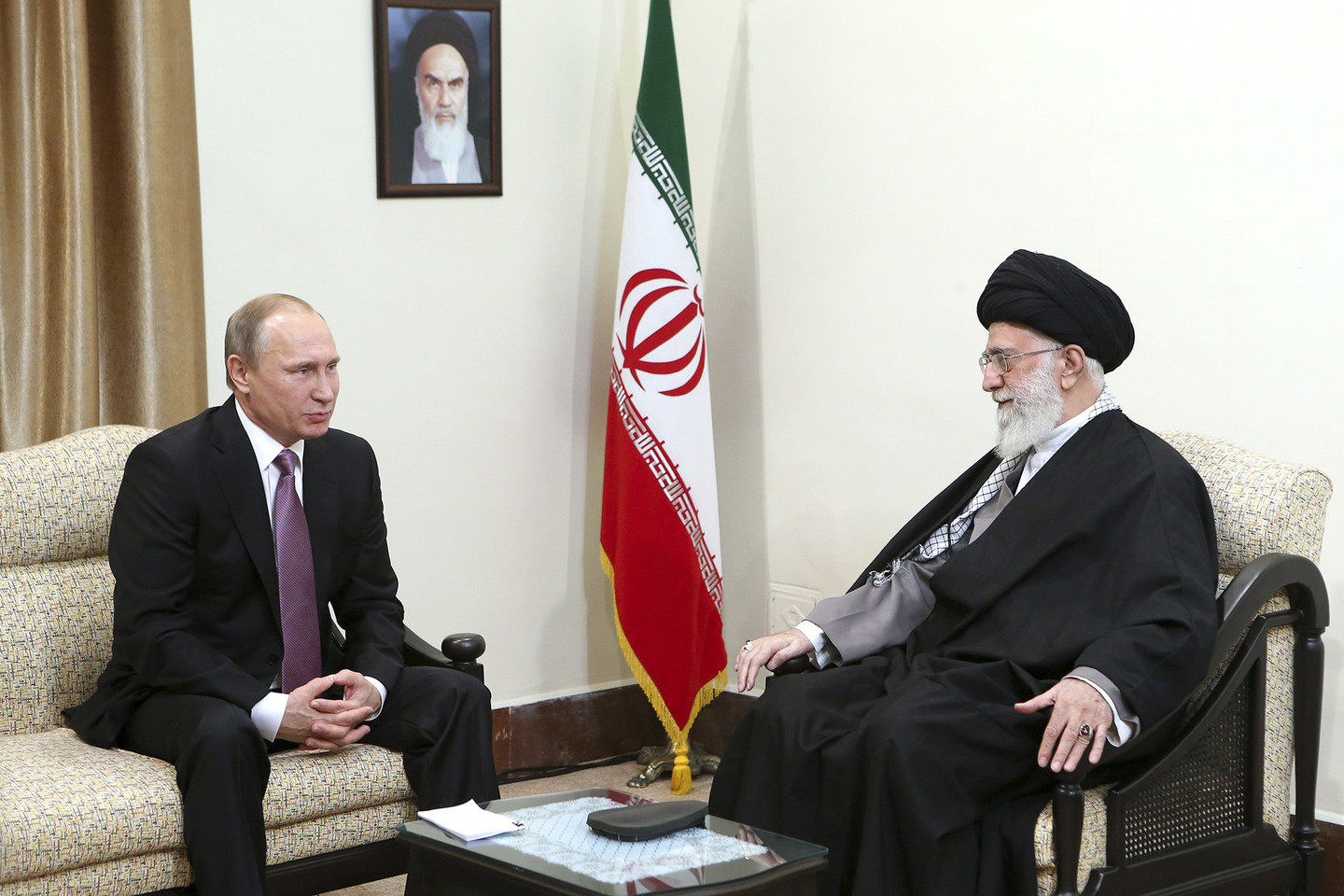 Putinas panaikino draudimą bendradarbiauti su Iranu branduolinės energetikos srityje.<br>AP nuotr.